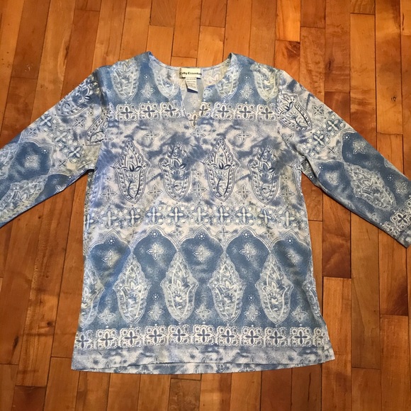 Cathy Essentials tunic top with 3/4 sleeves. - Picture 5 of 6